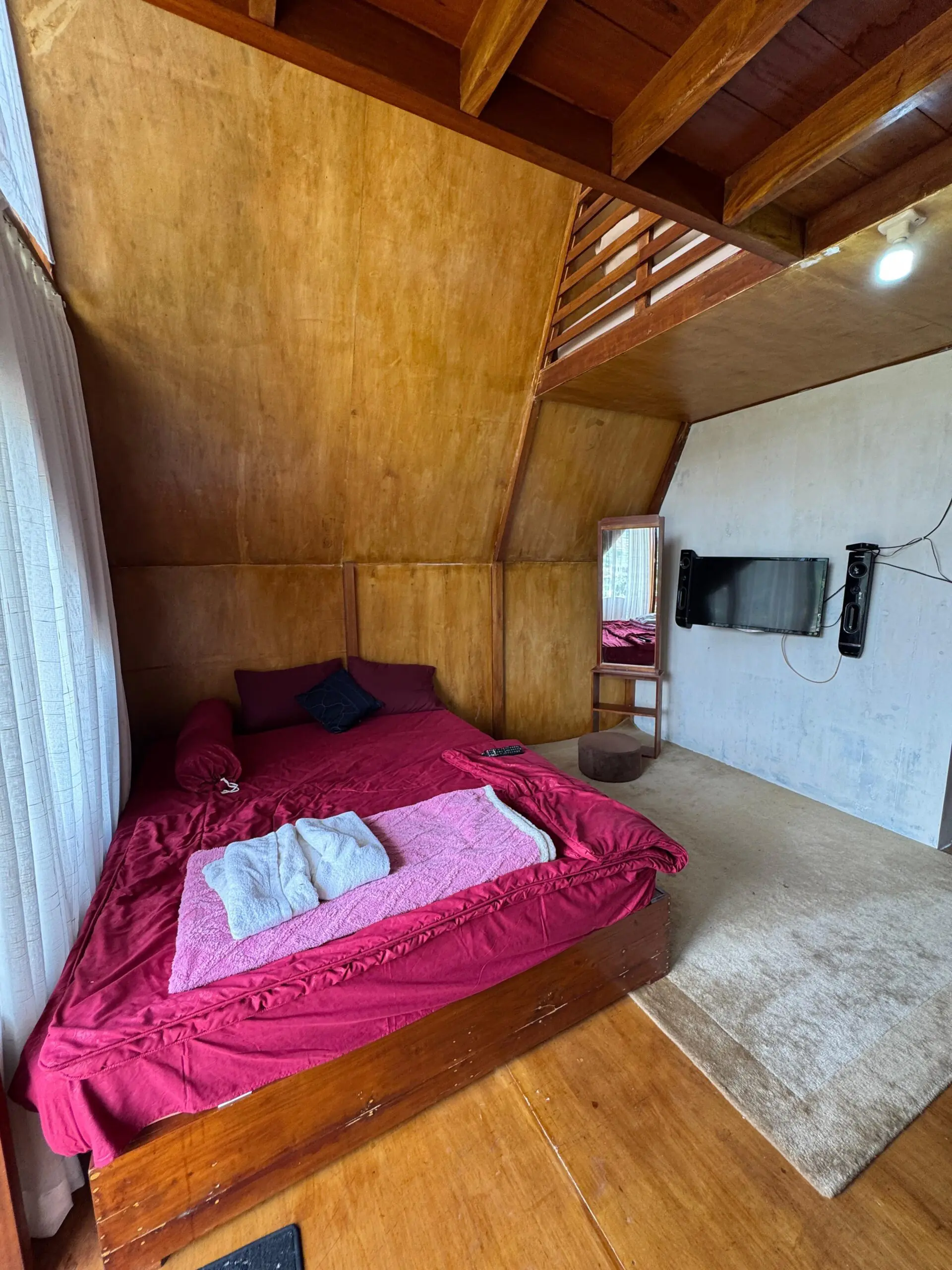 Cabin Wahyu Adiwa Dieng dengan Fasilitas Lengkap dan Harga Terjangkau