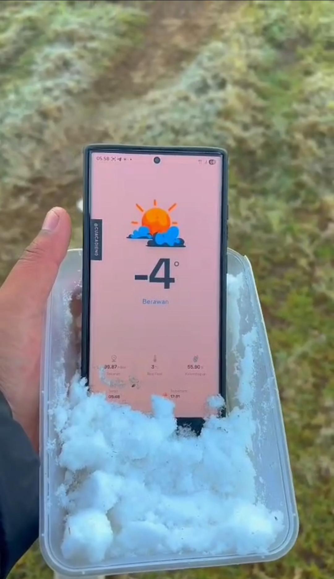 Suhu Dieng Minus -4°C: Munculnya Es atau Embun Upas di Dieng